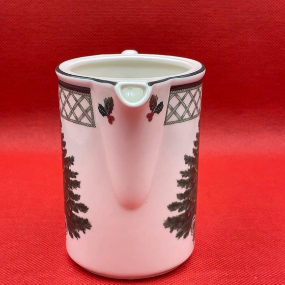 🌲Mikasa Heritage Christmas Story Sugar Bowl and Creamer # CABO8 - Picture 4 of 15